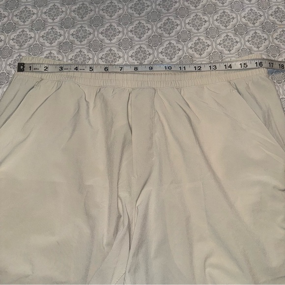 Lululemon Pace Breaker Linerless Short 5' Natural Ivory Size XL - Picture 13 of 15